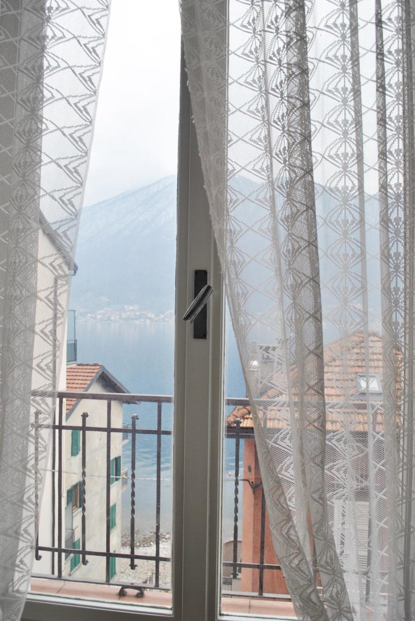 The Romantic Village House - Apartments With Lake View Colonno Exterior foto