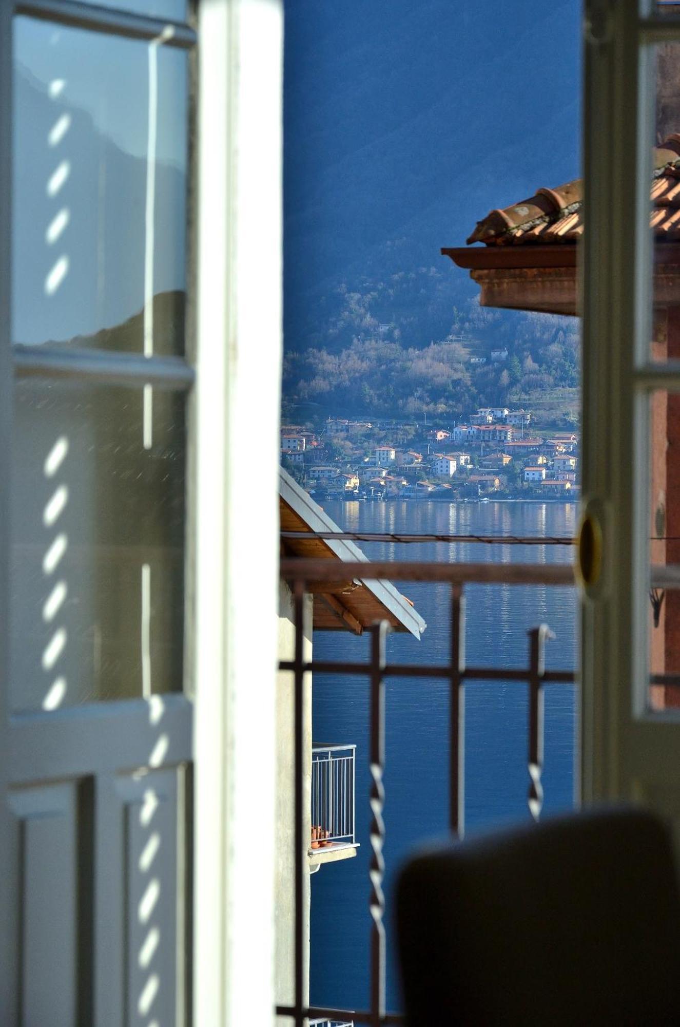 The Romantic Village House - Apartments With Lake View Colonno Exterior foto